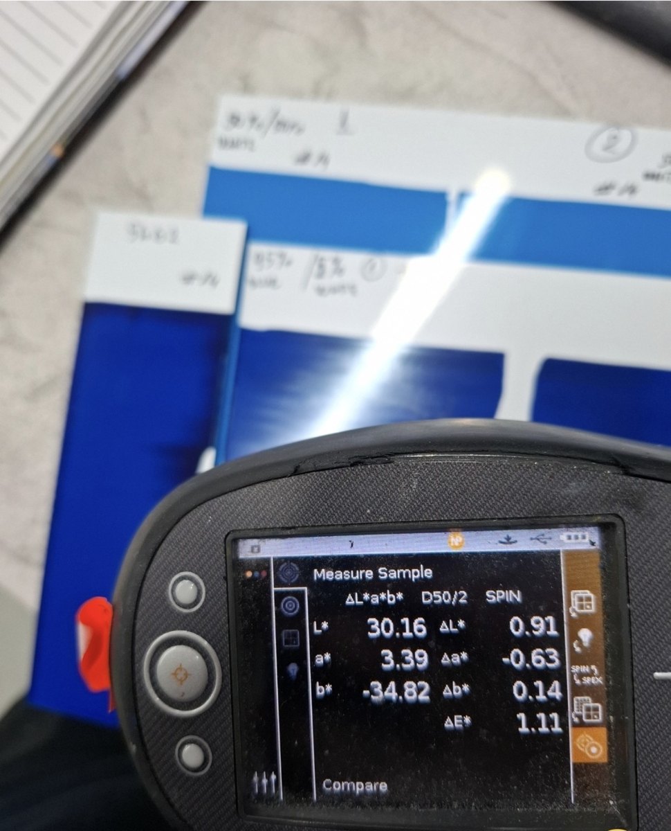 X-Rite measurement screen with blue drawdown panels